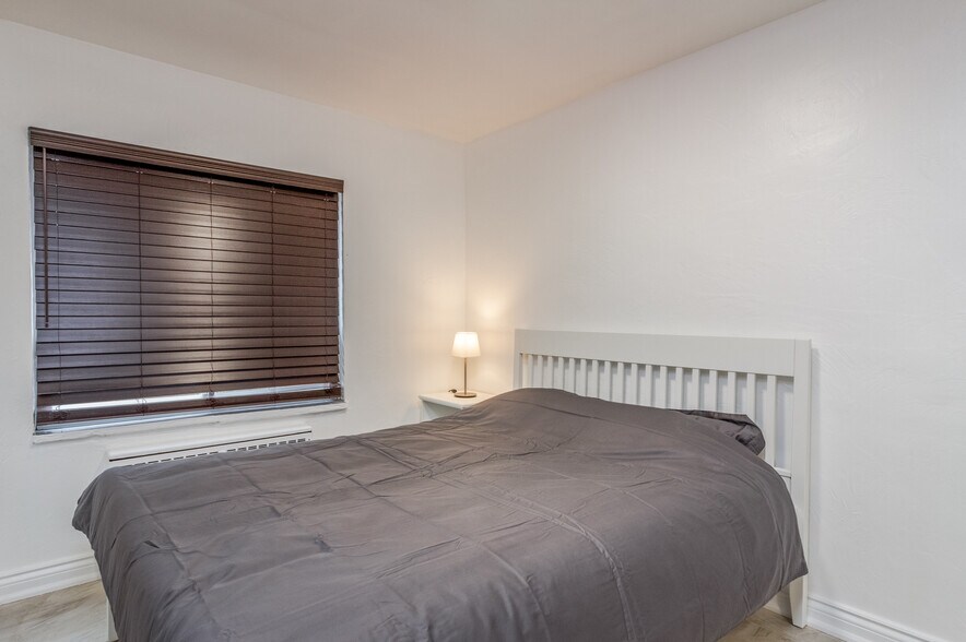 More Photos Of 2709 Lake Shore Dr, Toronto Apartments For Sale