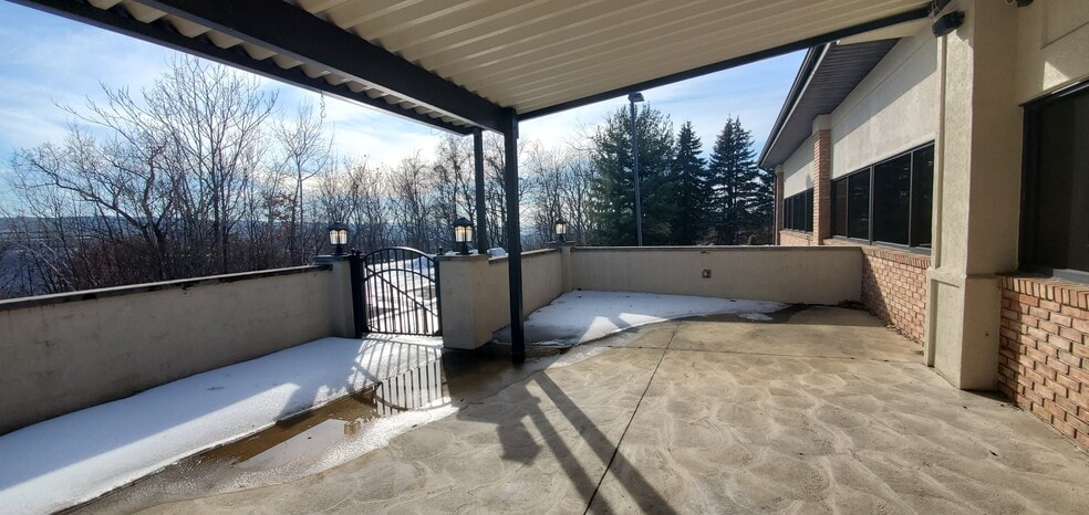 More Photos Of 20 Montage Mountain Rd, Moosic Restaurant For Lease