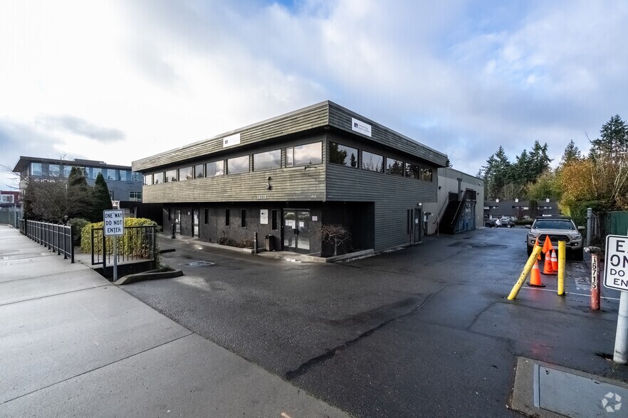 More Photos Of 16715 Aurora Ave N, Shoreline Flex For Lease