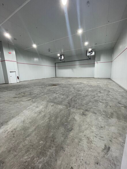 More Photos Of 2701 NW 107th Ave, Miami Refrigeration Cold Storage For Lease