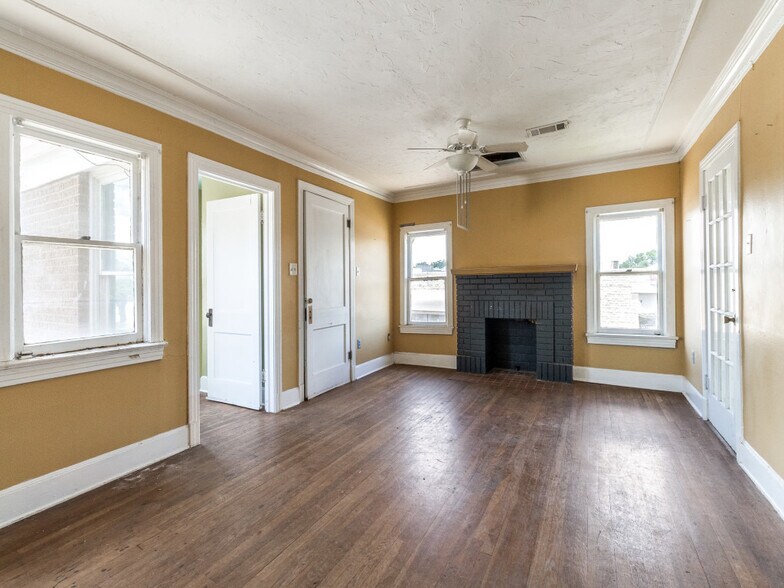 More Photos Of 5832 Live Oak St, Dallas Freestanding For Sale