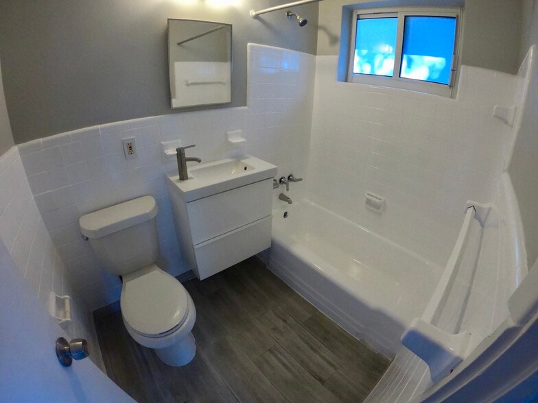 More Photos Of 1100 NE 18th Ct, Fort Lauderdale Apartments For Sale