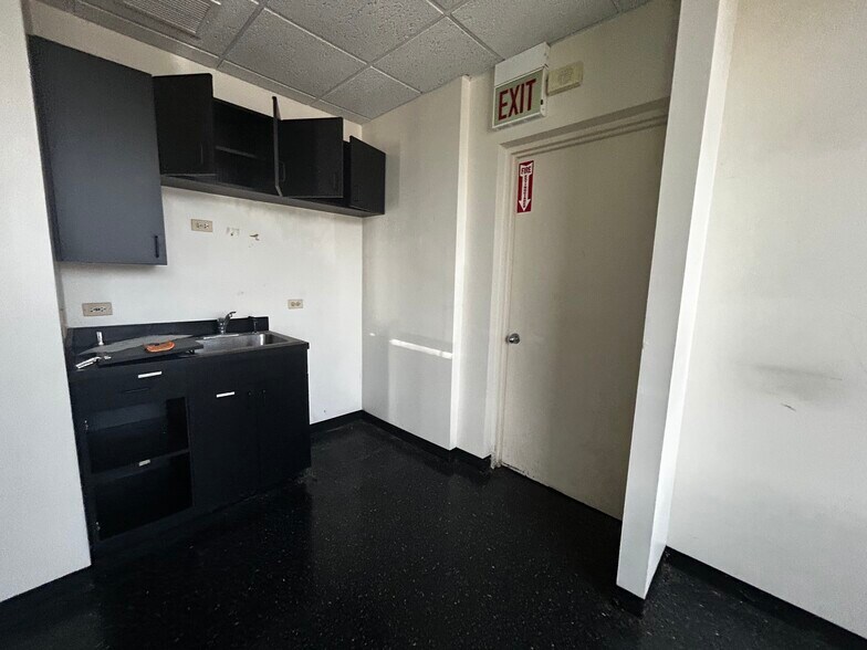 More Photos Of 6000 W Montrose Ave, Chicago Bank For Sale