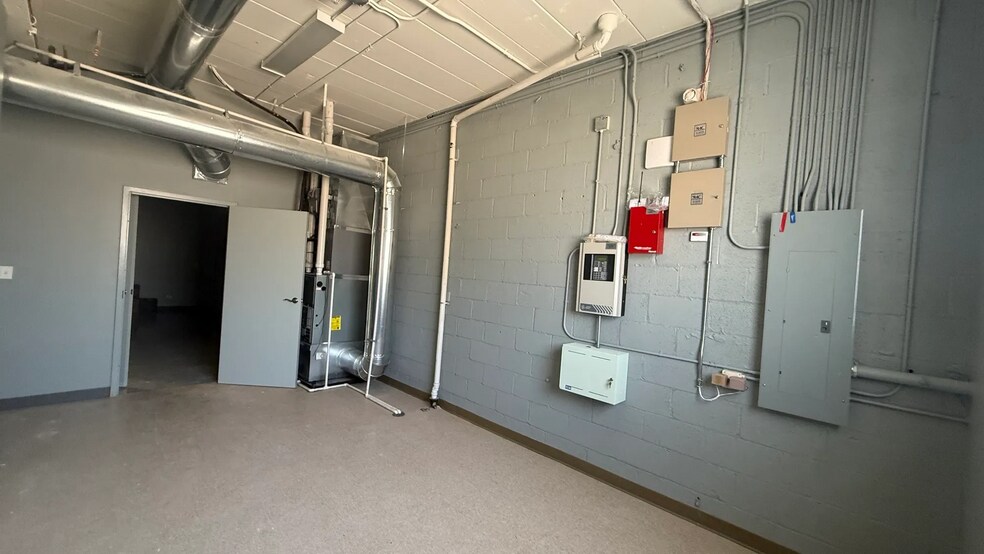 More Photos Of 8114 Ridgeway Ave, Skokie Manufacturing For Sale