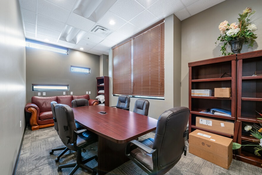 More Photos Of 107 Woodlawn Dr, Friendswood Medical For Sale