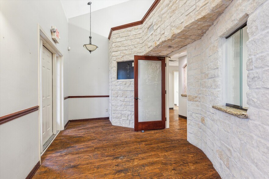 More Photos Of 1501 N Amburn Rd, Texas City Medical For Sale