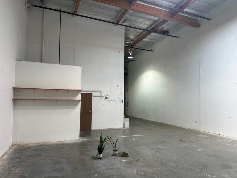More Photos Of 12335 Denholm Dr, El Monte Warehouse For Lease