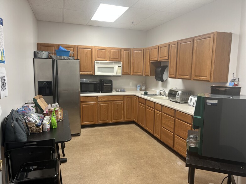 More Photos Of 4501 Vineland Rd, Orlando Showroom For Lease