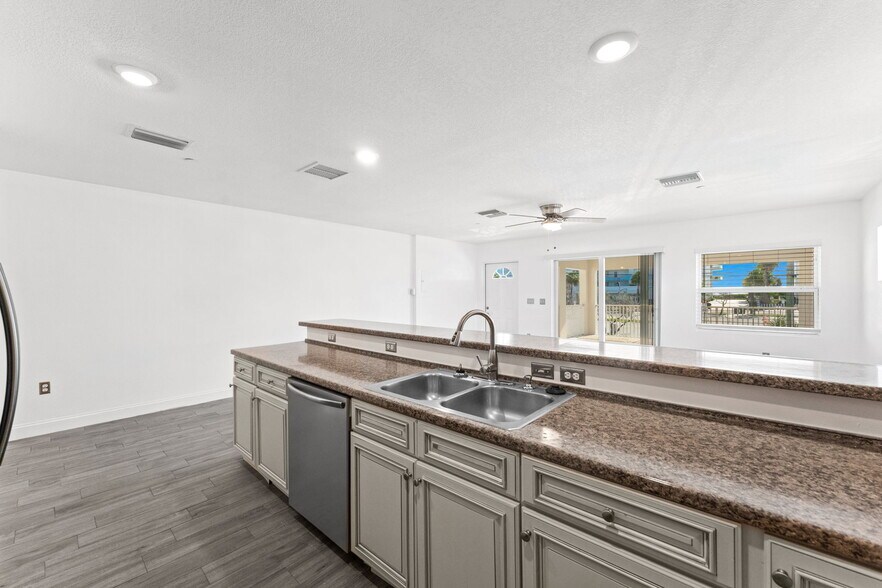 More Photos Of 41 N Orlando Ave, Cocoa Beach Office For Sale