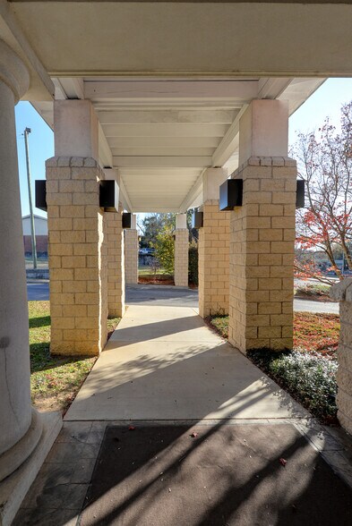 More Photos Of 1221 24th Ave, Meridian Medical For Lease