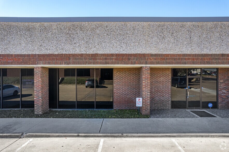 More Photos Of 11601 Plano Rd, Dallas Unknown For Lease