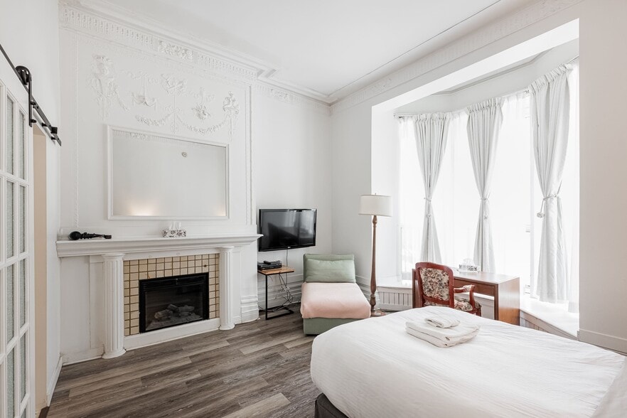 More Photos Of 3422 Rue Stanley, Montréal Hotel For Sale