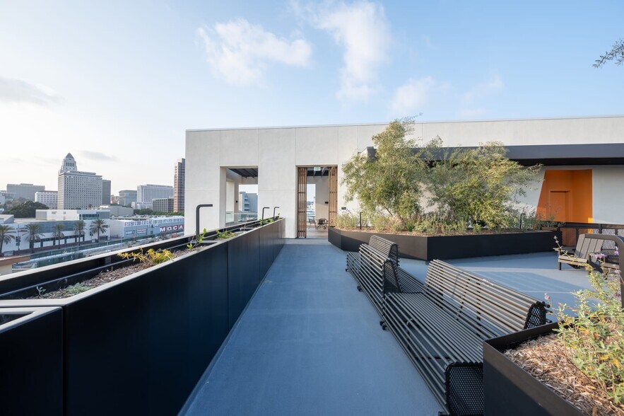 More Photos Of 107 S Hewitt St, Los Angeles Apartments For Lease