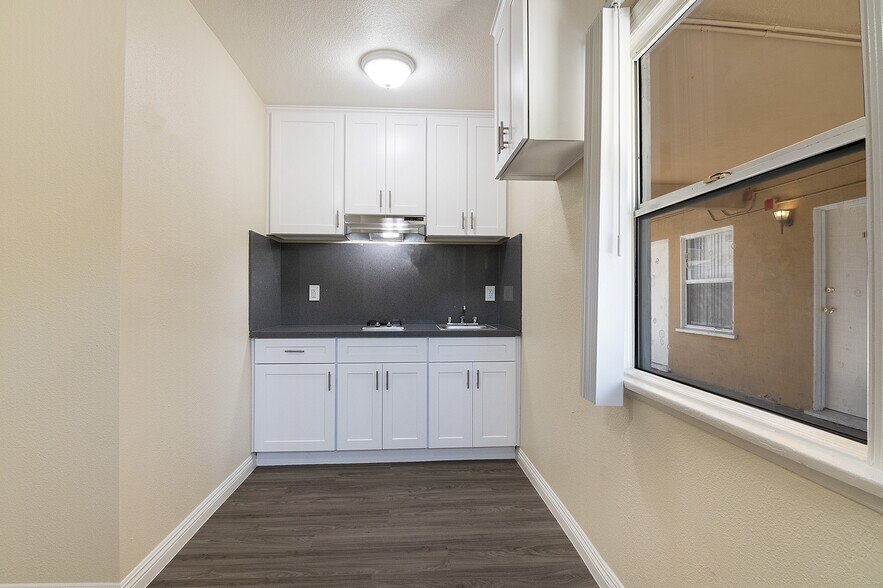 More Photos Of 1930 S Oxford Ave, Los Angeles Apartments For Sale