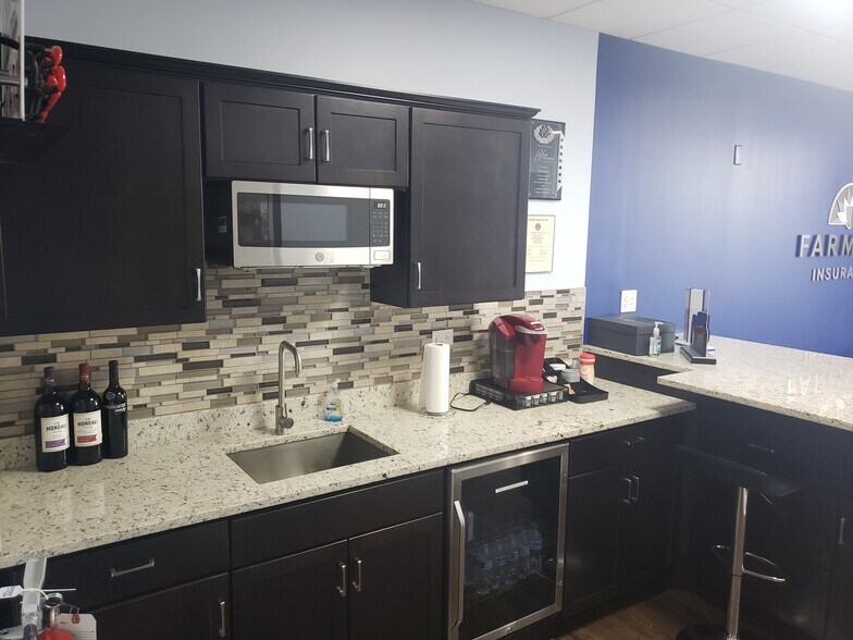 More Photos Of 710 Higgins Rd, Park Ridge Office Residential For Lease