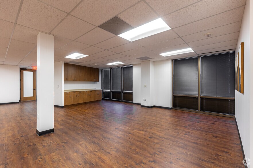 More Photos Of 13465 Midway Rd, Farmers Branch Office For Lease