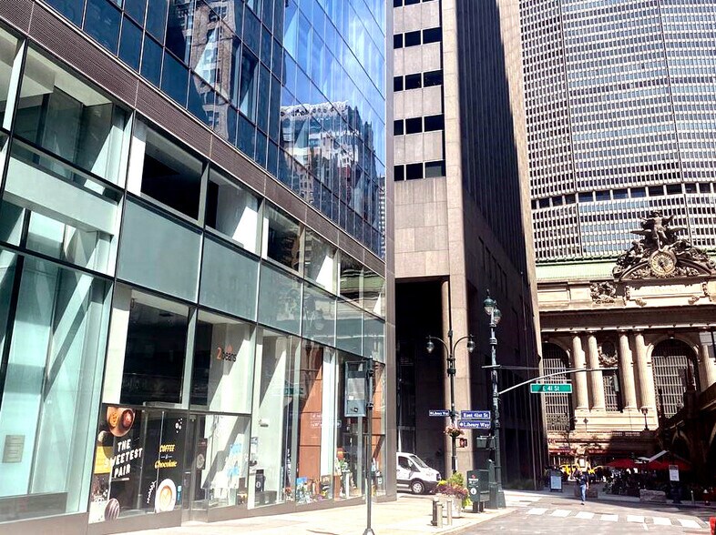 More Photos Of 100 Park Ave, New York Office For Lease