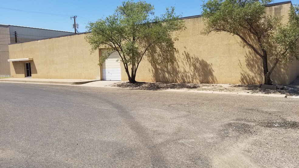 Primary Photo Of 902 7th St, Lubbock Warehouse For Sale