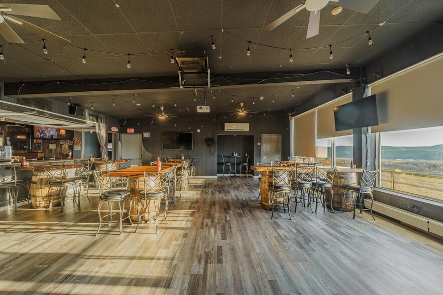 More Photos Of 33 County Road 60, Waverly Hotel For Sale