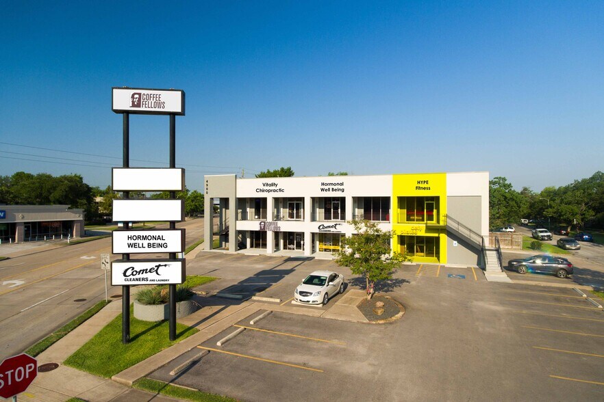 Primary Photo Of 4900 Bissonnet St, Bellaire General Retail For Lease