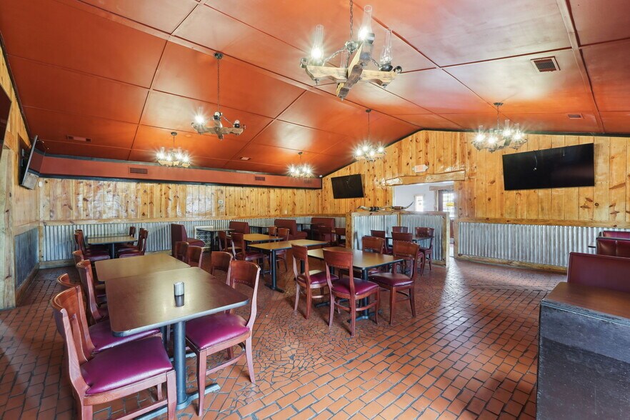 More Photos Of 100 Covered Bridge Rd, Euharlee Restaurant For Sale