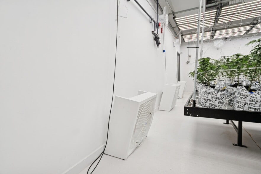 More Photos Of 12217 S Broadway, Edmond Warehouse For Sale