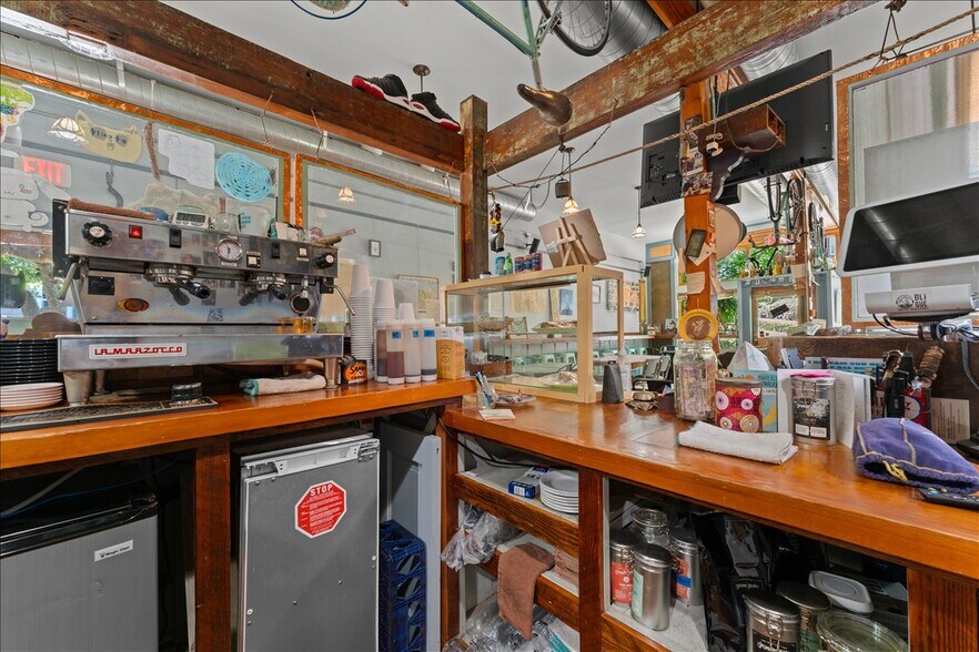 More Photos Of 3039 SE Stark St, Portland Storefront Retail Residential For Sale
