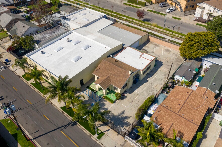 More Photos Of 2703 Southwest Dr, Los Angeles Warehouse For Lease