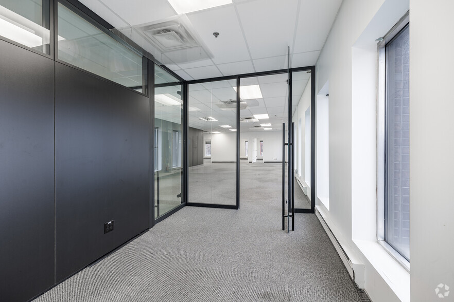 More Photos Of 395 Av Sainte-Croix, Montréal Warehouse For Lease