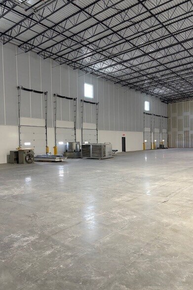 More Photos Of 145 W 38th St, Covington Warehouse For Lease
