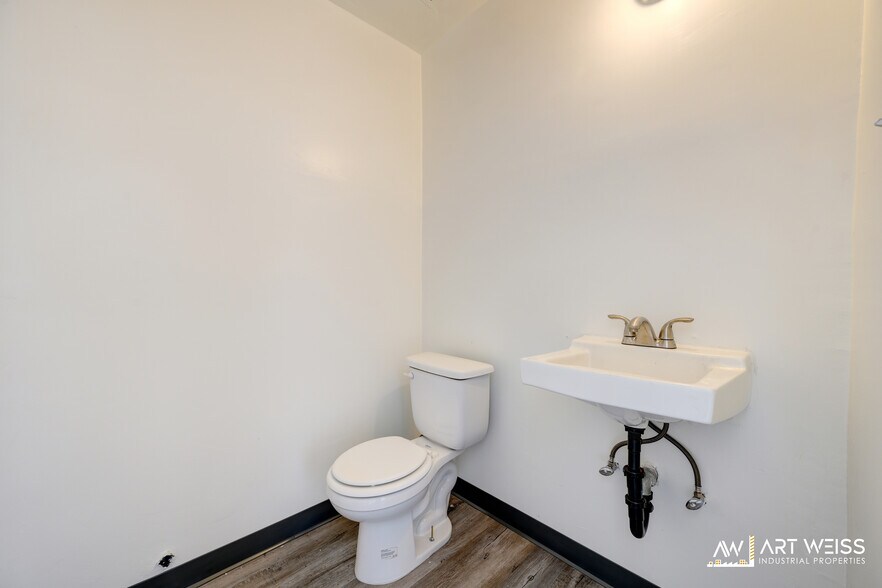 More Photos Of 2128 Merced Ave, South El Monte Warehouse For Lease