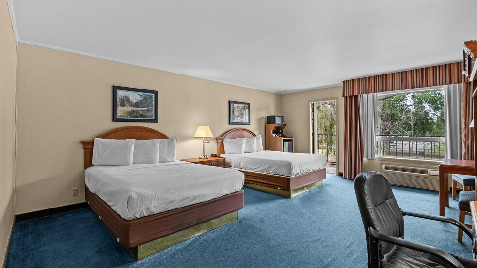 More Photos Of 1702 E Main St, Montrose Hotel For Sale