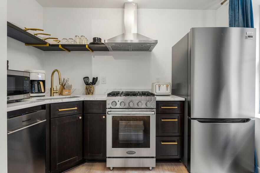 More Photos Of 9-13 Broadway St, Asheville Storefront Retail Office For Sale