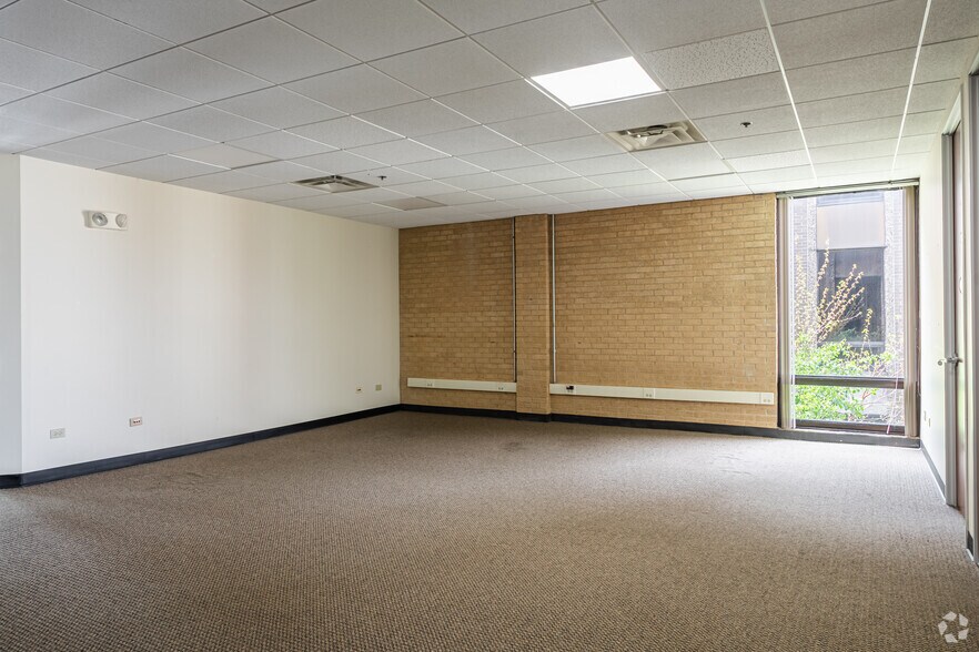 More Photos Of 17926 S Halsted St, Homewood Office For Sale