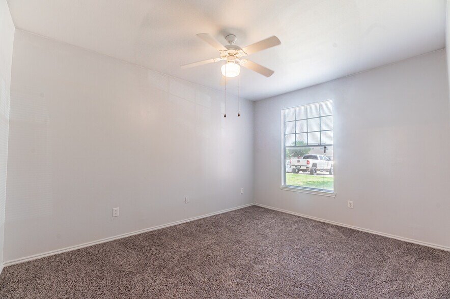 More Photos Of 300 Madison Ave, Childress Apartments For Sale
