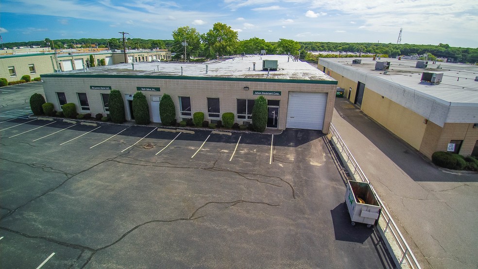 More Photos Of 14-38 East Mall, Plainview Warehouse For Lease