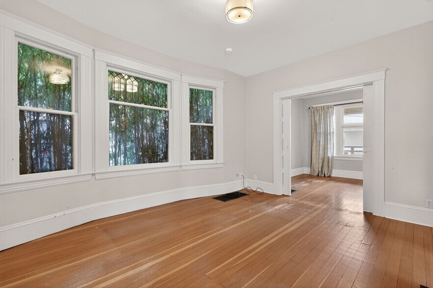 More Photos Of 317 NE Sacramento St, Portland Office For Sale
