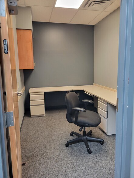 More Photos Of 1288 S Governors Ave, Dover Medical For Sale