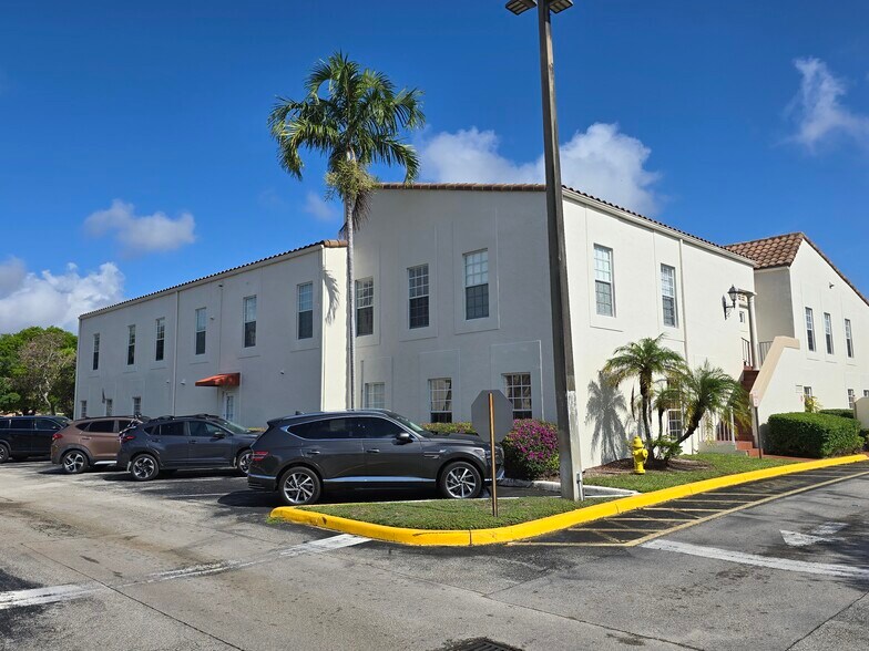 More Photos Of 7777 N University Dr, Tamarac Medical For Sale
