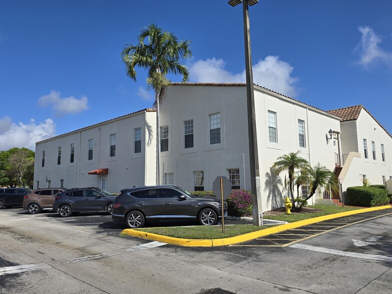 More Photos Of 7777 N University Dr, Tamarac Medical For Sale