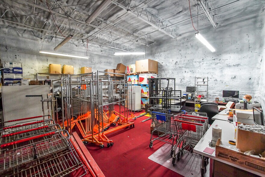 More Photos Of 960 French Rd, Cheektowaga Light Distribution For Sale