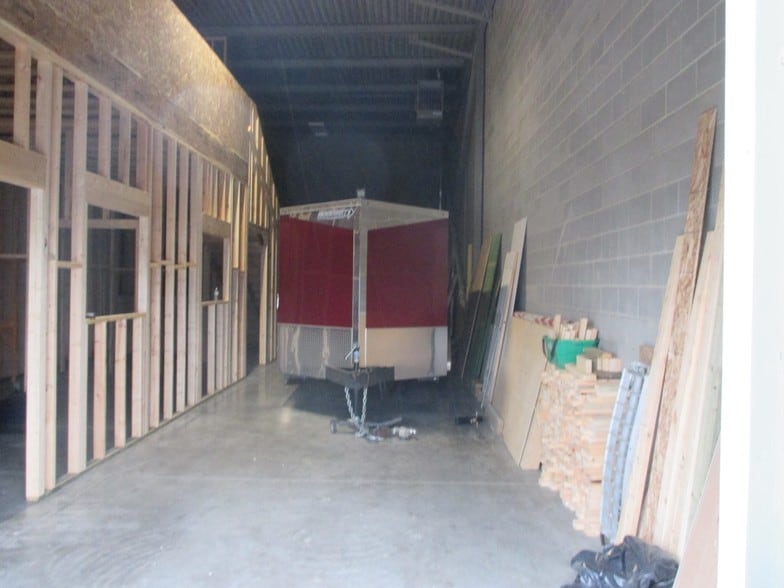 Primary Photo Of 4807 32nd St SE, Calgary Warehouse For Lease