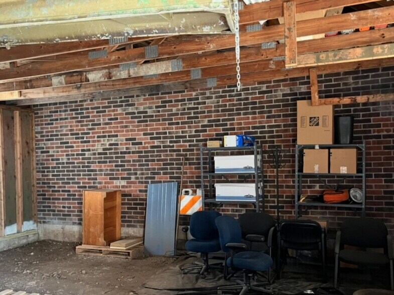 More Photos Of 825 Village Quarter Rd, West Dundee Office Residential For Sale