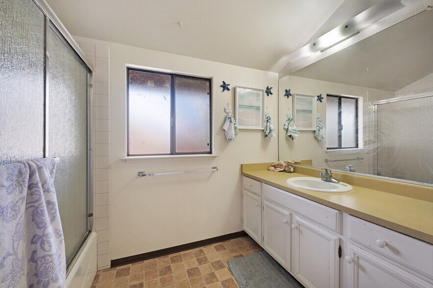 More Photos Of 1311 Prentice Dr, Healdsburg Multifamily For Sale