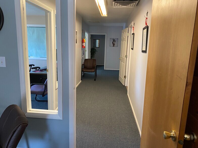 More Photos Of 1455-1463 W Center St, Orem Showroom For Lease