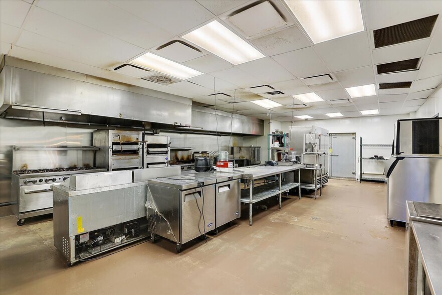 More Photos Of 15 Jackson Cir, Florence Restaurant For Sale