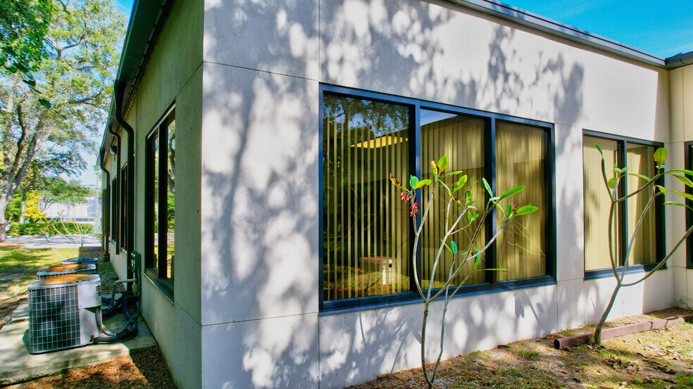 More Photos Of 5620 W Sligh Ave, Tampa Loft Creative Space For Sale