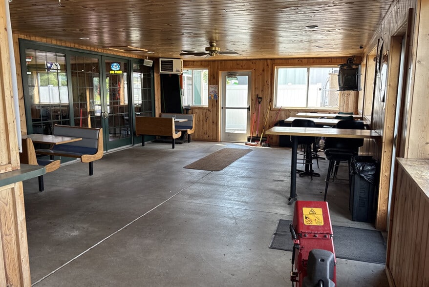 More Photos Of 110 Star St W, Maple Lake Restaurant For Sale