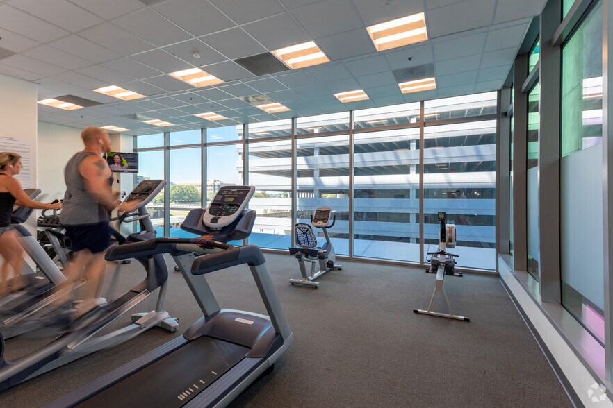 More Photos Of 615 S College St, Charlotte Office For Lease