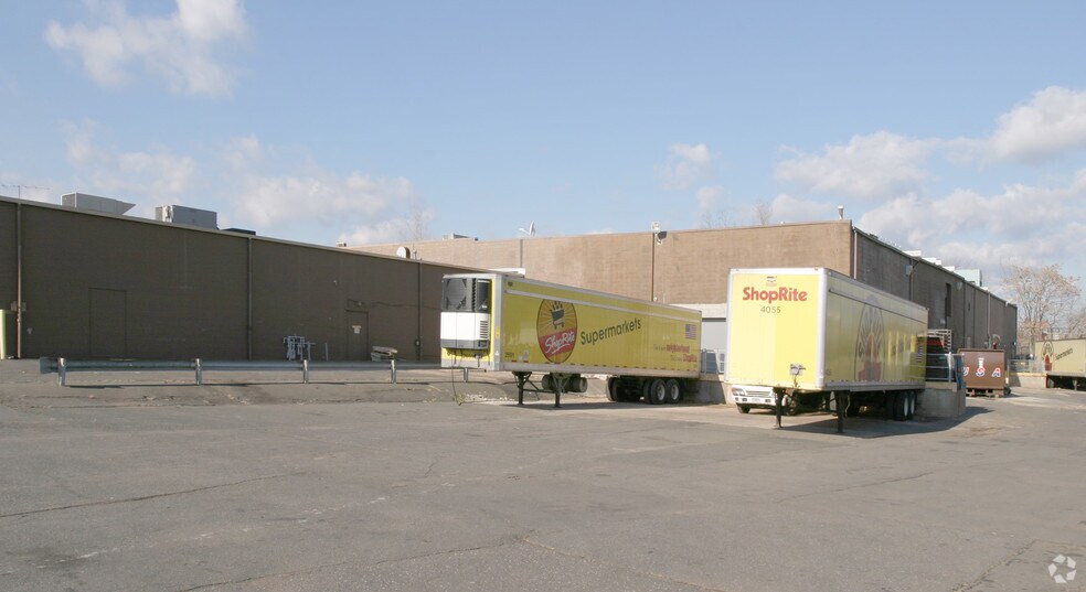 More Photos Of 150-190 Columbus Blvd, New Britain Unknown For Lease